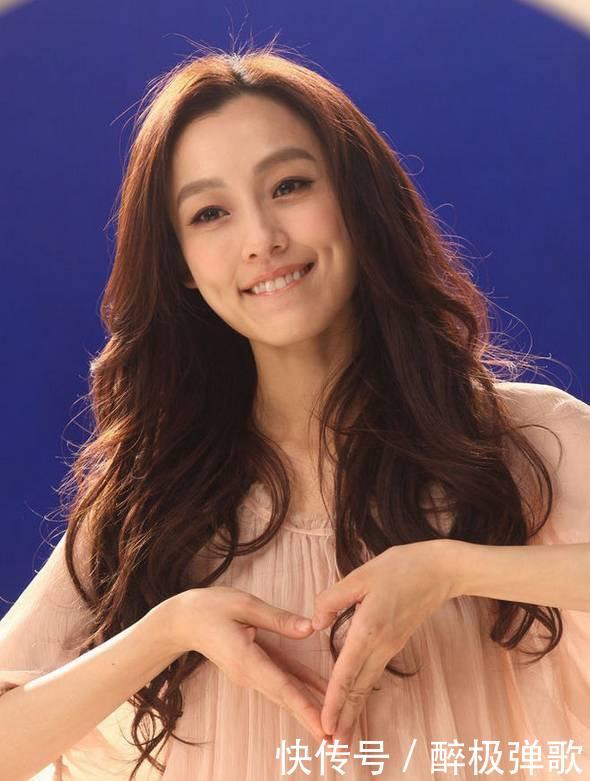 你是什么脸型,就配什么发型和衣服,搭对了美10倍!