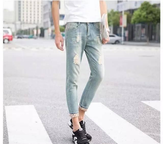  牛仔裤@春夏季男士破洞牛仔裤的穿搭注意事项，直男们GET起来！