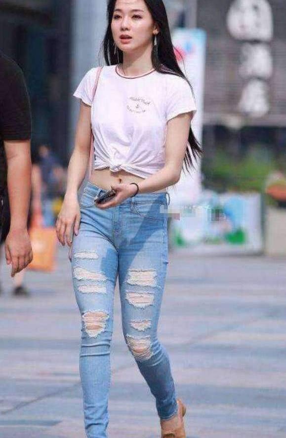 优雅帅气的紧身牛仔裤，穿上它让你的气质更优雅！