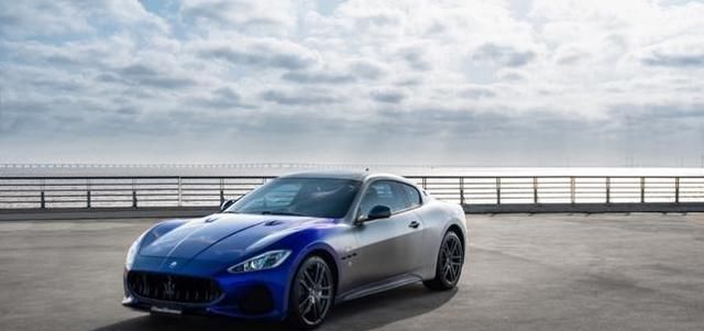  『汽车』汽车跨界时尚圈:你见过车头车尾是渐变色的车