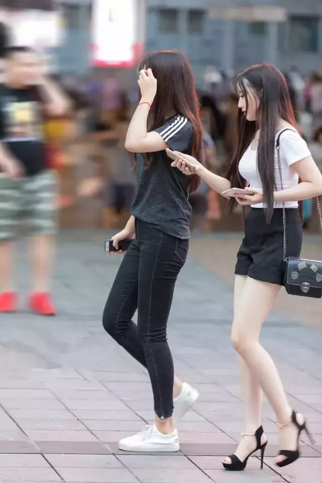 街拍，街头路人是行走的模特，也是时尚潮流的传递者!