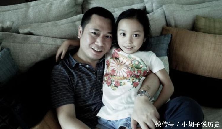 『赵薇』赵薇19岁儿子近照曝光,低调又帅气,网友打扮一下都能出道了