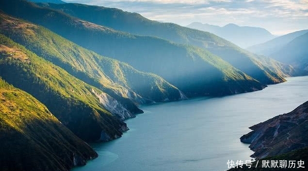 我国又建一超级大坝，比三峡还高110米，而5万吨钢材靠人工抗