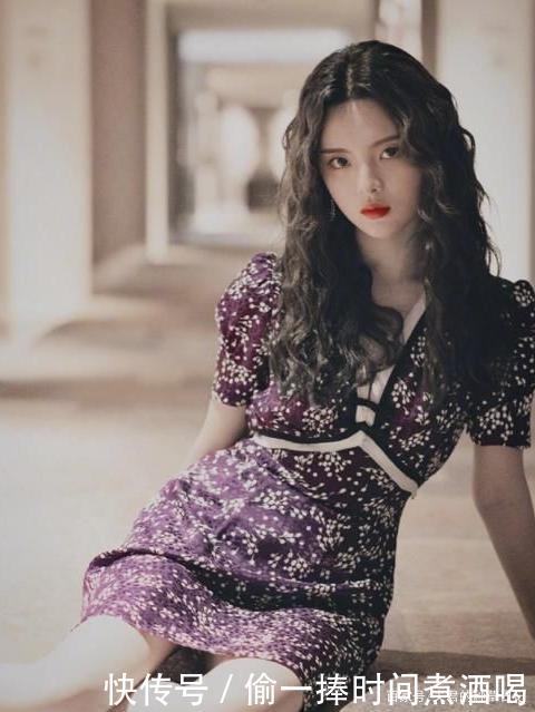 『女性为』上了年纪的女人,少留这4种“发型”,不仅显脸大,而且很显老
