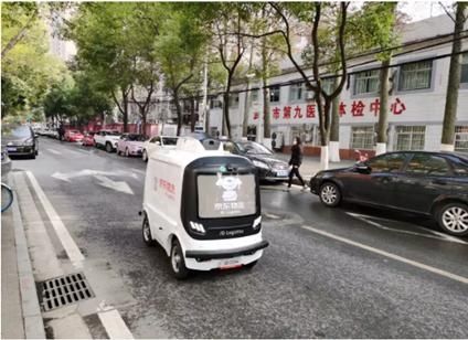  [5G无人防疫车]中国移动5G无人车家族上岗助力复工复产