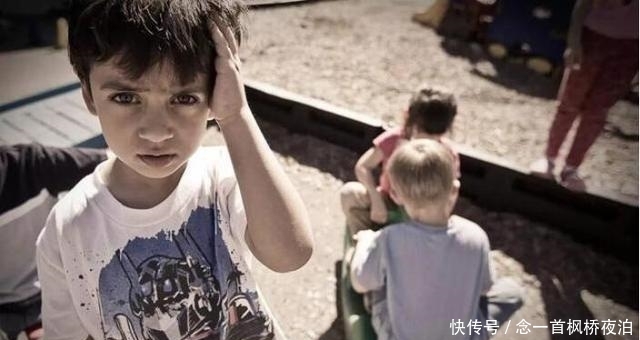  孩子们：妈妈的化妆品总是不翼而飞，查看女儿书包后，眼前的一幕哭笑不得