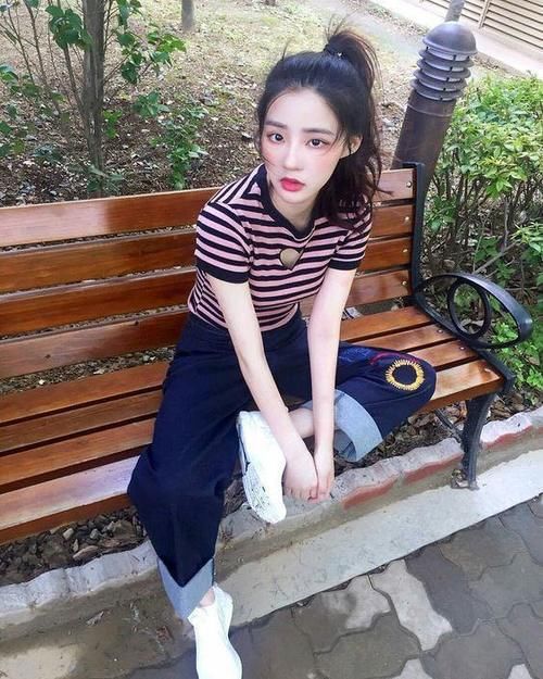  【搭配一双】女生酷起来，可以甩男生十条街，快来学习帅气女孩的穿搭