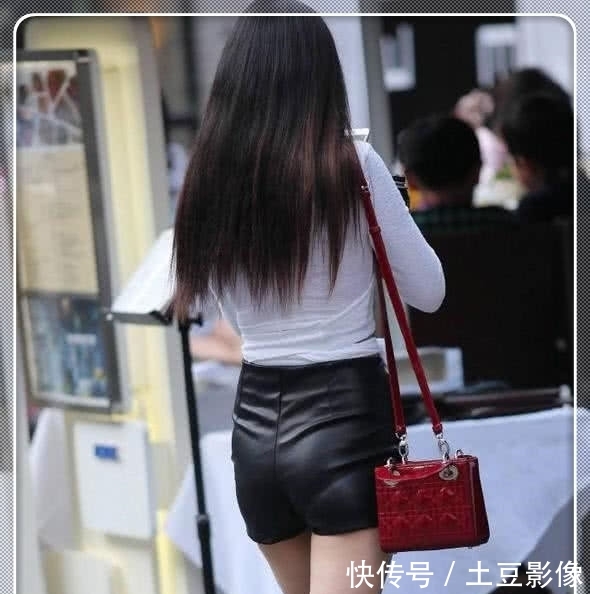  「夏秋季」小姐姐夏秋季“黑白配”的穿搭风格，简约大气，彰显女人时尚气息