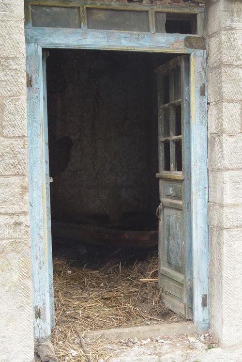 爷爷只给他留了一套破屋，被乡亲嘲笑，改造后却让人眼红了