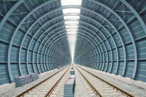  「核心」广东打造的铁路大动脉，连接珠三角核心城市与粤西，长3