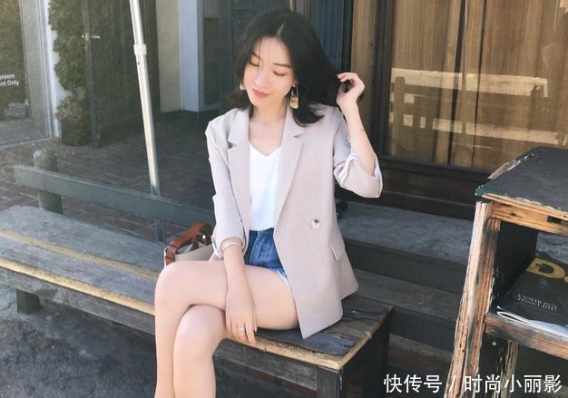 舒适时髦的牛仔裤美女，摇曳身姿，忍不住多看一眼