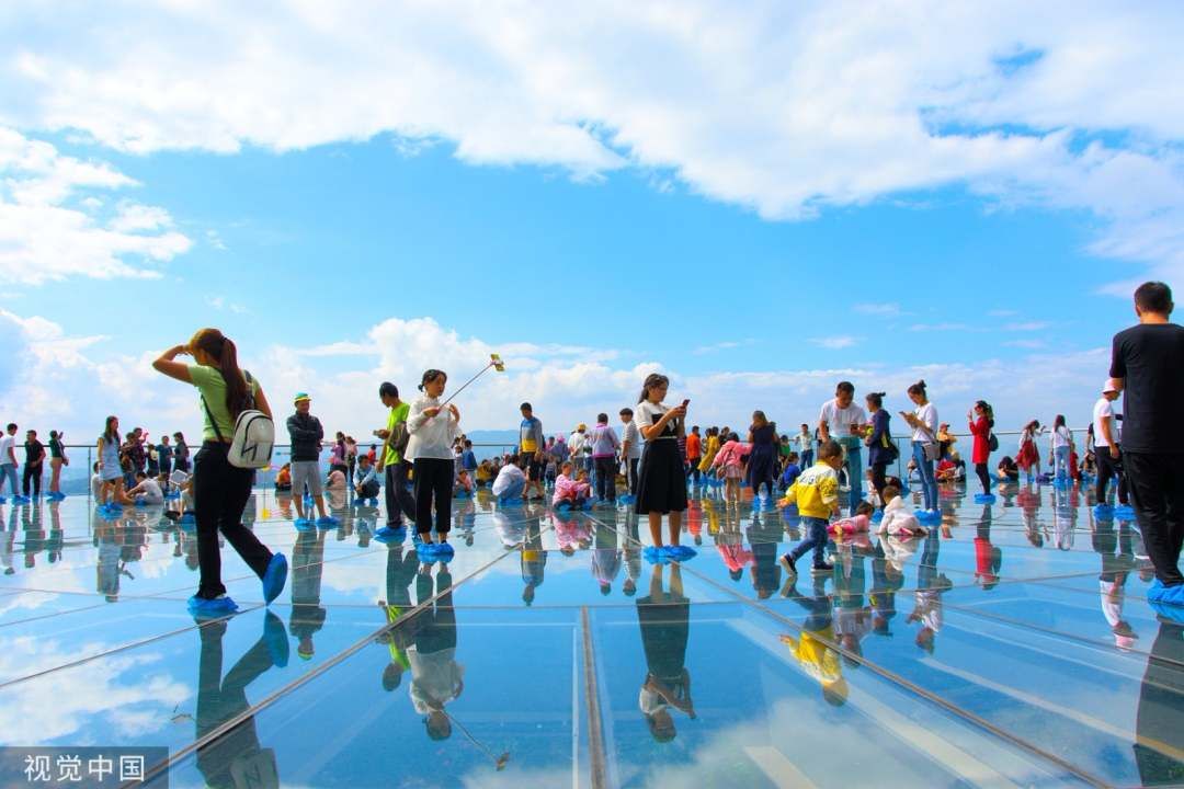 国庆假期首日，各地又见“人山人海”