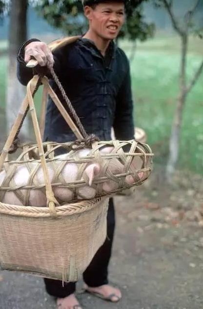 外国人拍摄的70年代中国老照片：想不到70年代的人们是这样子