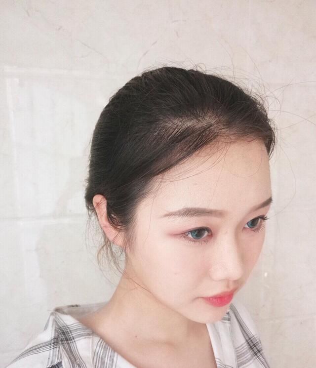  发际■发际线高该怎么办？教你剪遮住发髻线的刘海儿，一瞬间长相都变大了！
