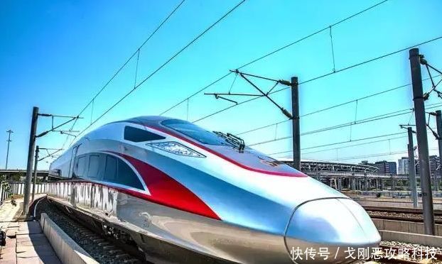  「行驶」同在铁轨上行驶，为何火车时速120公里，高铁却能达到35