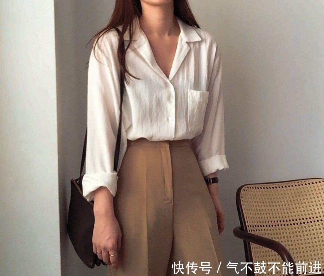  『工作日』上班族突显女人味的衬衫搭配法，让你工作日的穿着亲和力十足