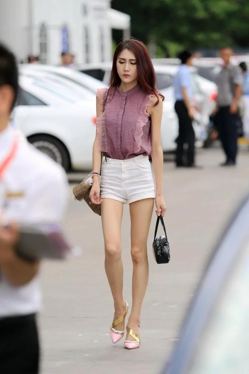 街拍骨感好身材妹子