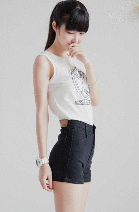 紧身裤穿搭让你看起来精神饱满，更有女人味