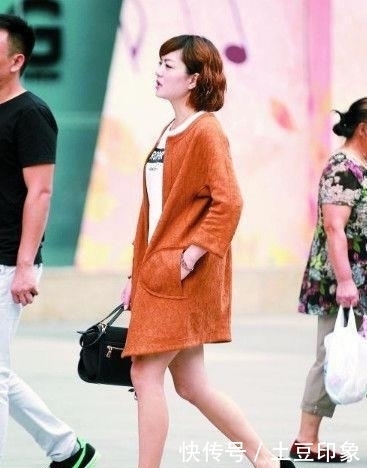 气质|年轻美女街拍:很萌很可爱的美女,具有温婉气质!