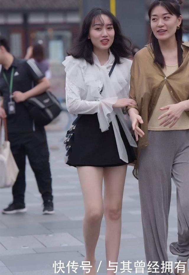 『气质』小姐姐高跟鞋穿出了时尚感,展现出气质美