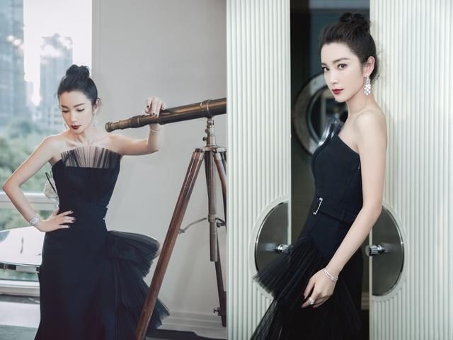 李冰冰还真敢穿，上衣仅靠两根线支撑着，简直时髦到家了！