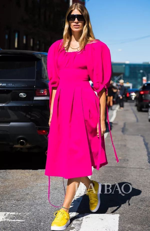 厉害| 今年最最最流行的小方领，时髦的同时居然还能显脸小!