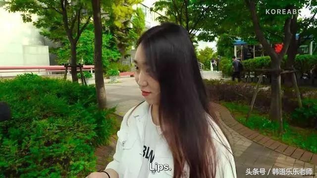 韩国街头要求化妆女生卸妆素颜