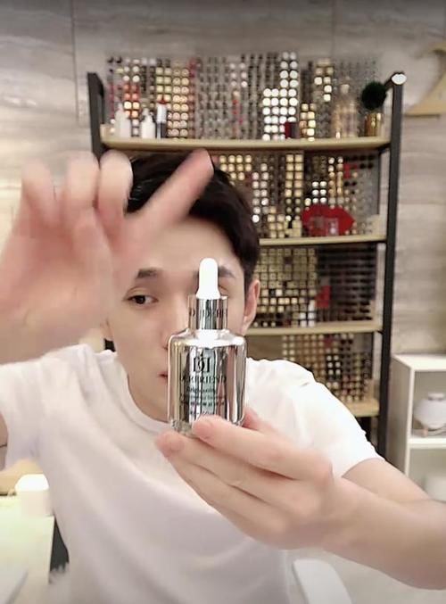  #平价#药店有种很不起眼的“精华”，用后色斑细纹全没了，网友：堪称平价兰蔻