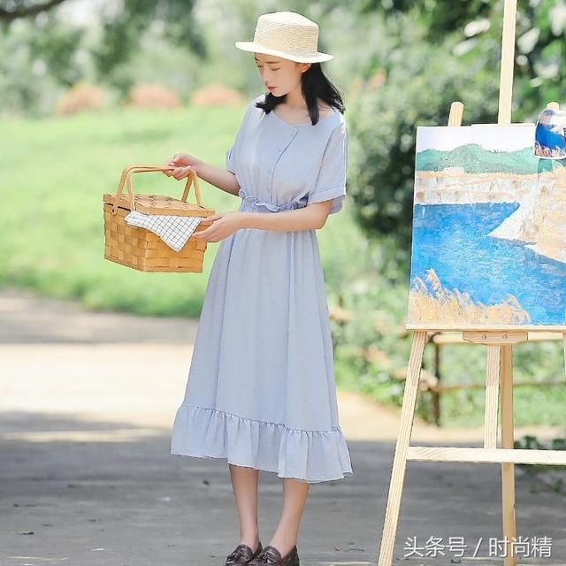 淡雅清新的连衣裙，今夏美到让人挪不开眼睛
