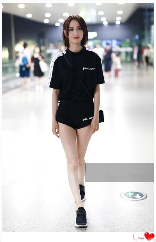 没佟丽娅腿真别把运动短裤当热裤,像阚清子一样勒出赘肉就尴尬了