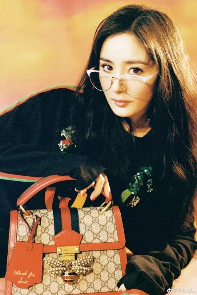 谁说戴眼镜一定丑?杨幂、倪妮的时髦眼镜妆3分钟就学会!