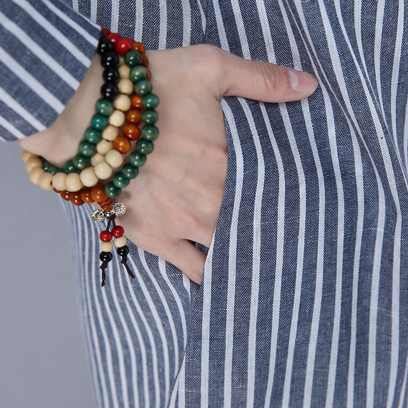 70后女人就是会穿!这小衫搭小脚裤，比裙子还洋气，超迷人