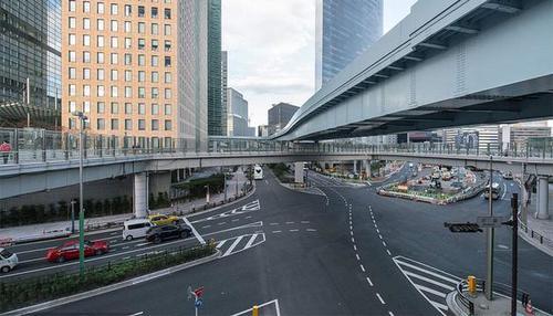 日本、新加坡为啥不堵车？中国车主佩服：交通管制太到位了！