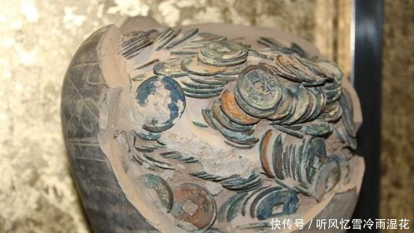 【铜钱】农民地里挖出一破罐铜钱，如何取出铜钱成了大问题
