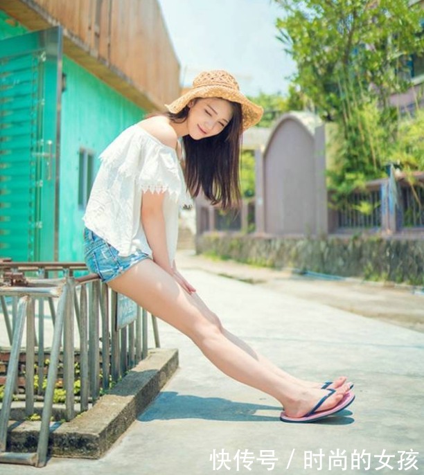 双腿修长的牛仔短裤美女，让你的身材更显动人，性感又迷人！