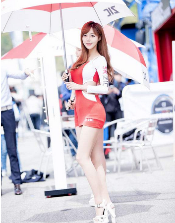 街拍：肌肤胜雪高贵的小姐姐，走在哪里都吸睛又抢眼！