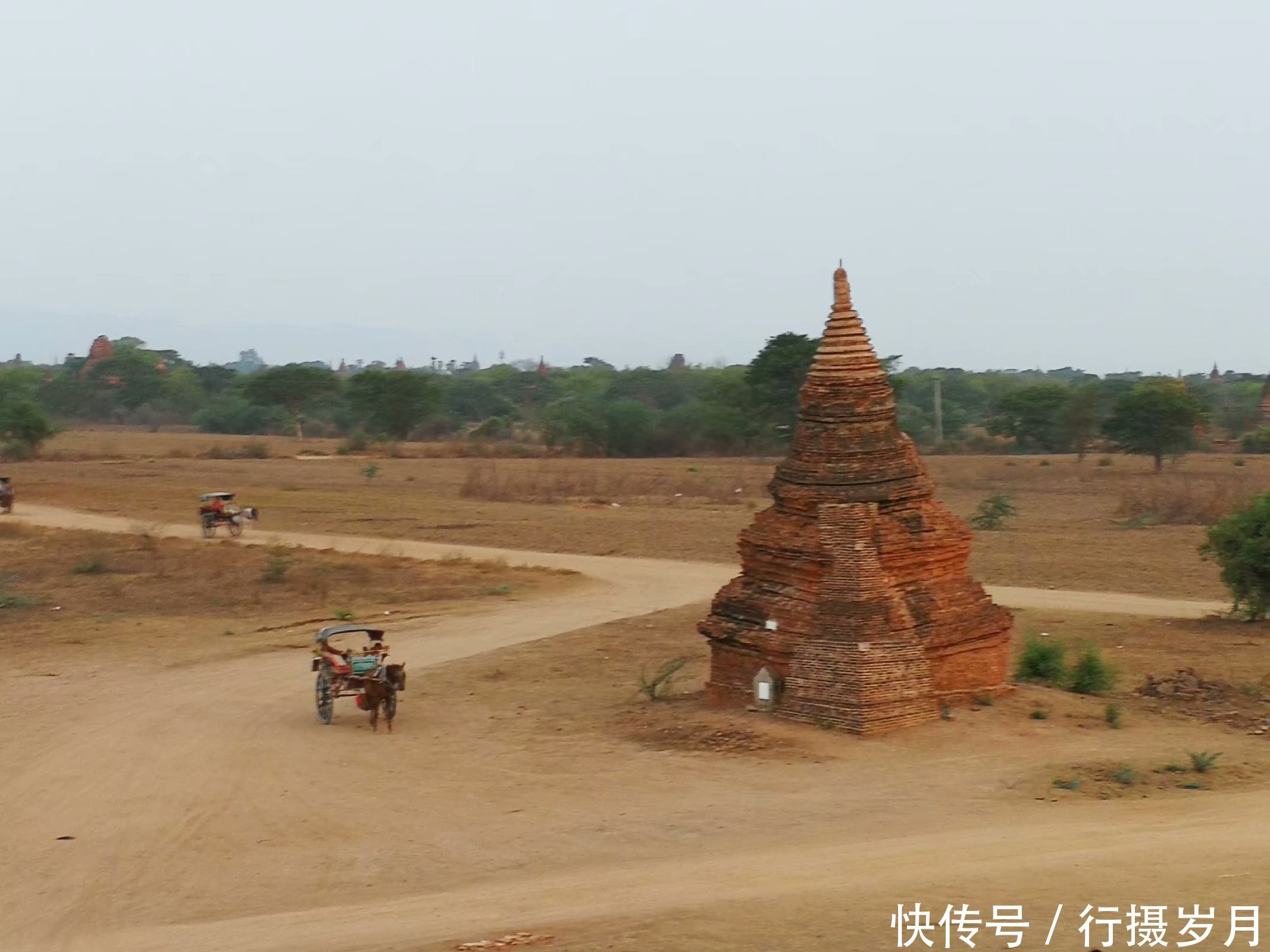 绚丽的热气球，丛林里的精美佛塔，让它成为世界最美十大日出观赏