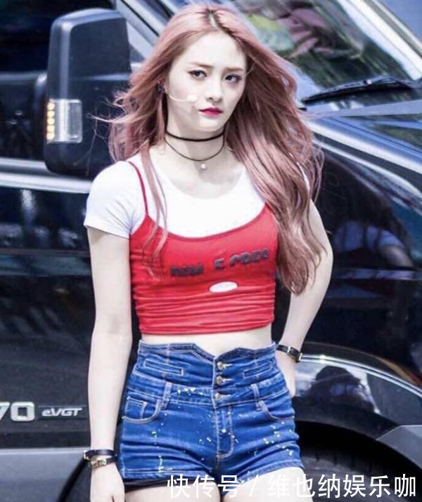 周洁琼短裤太紧，尴尬勒出羞人的三角区，网友：腿粗还是穿长裤吧