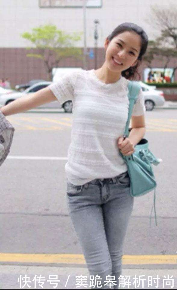 一条很舒适紧身裤,穿出时的尚女神范,样子总是那么迷人!