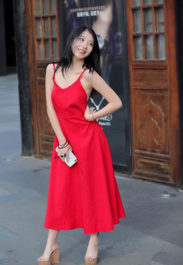  个性■实在不懂现在的年轻人, 纹身代表个性吗? 但妹子怪好看的吧?