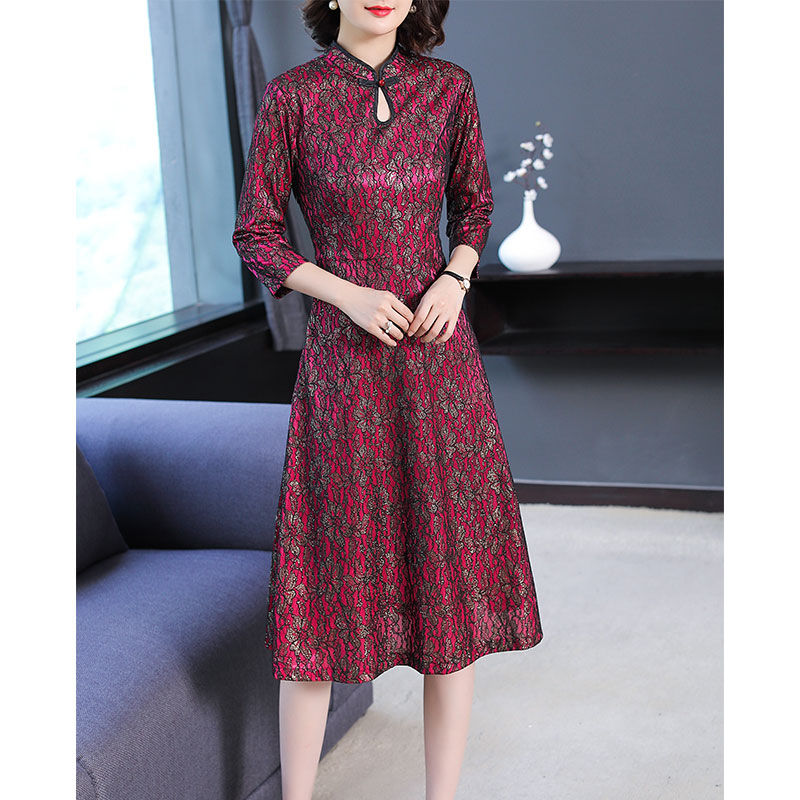 新出的秋装连衣裙，释放女性魅力，不止一点点的好看