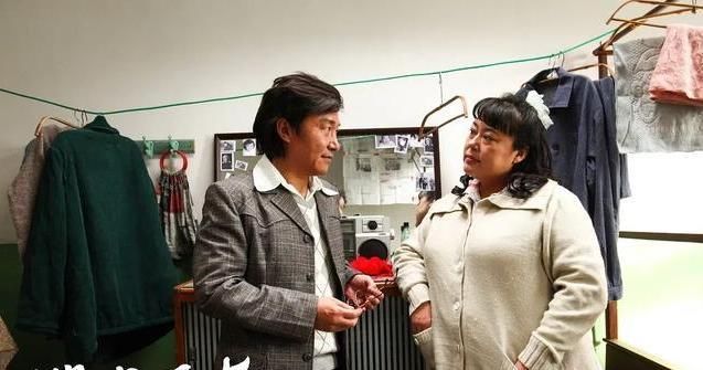  [微商]李菁菁: 第一任闪婚, 第二任小15岁, 与第三任小25岁男友转战微商