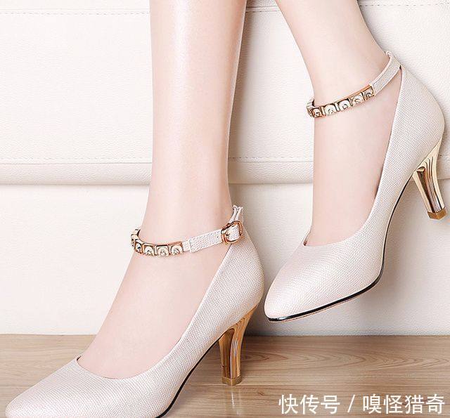 每个女人都应该有一双高跟鞋,自信打扮让男朋友离不开你