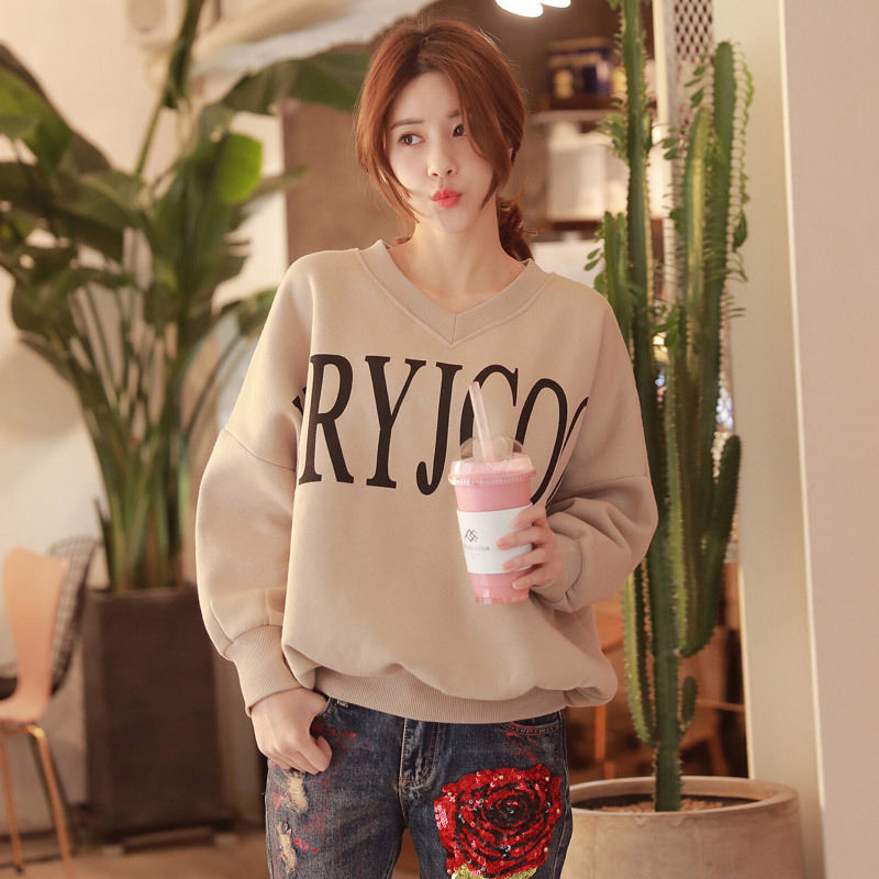 咦!连衣裙搭高跟,俗不可耐!眼下超兴卫衣+热裤,时髦燃爆秋季