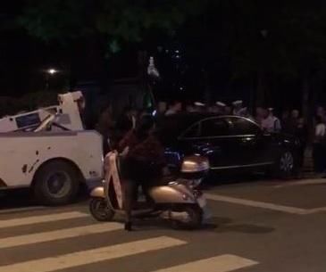 网传开江交警对乱停乱放豪车不贴罚单，事实真相却是......