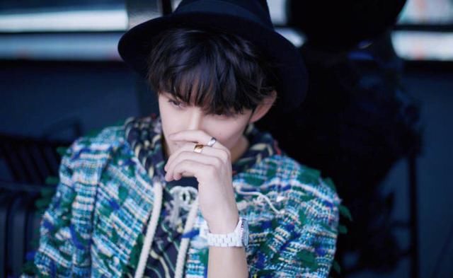 今年最流行的蓝色，别被你的懒给整丑了，吴磊最有气质