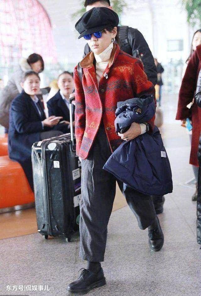 周笔畅165身高穿成130,网友:你是偷了奶奶的衣服吗?