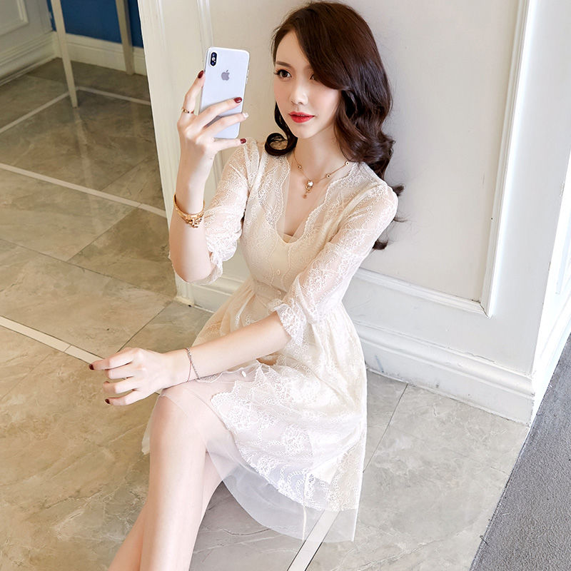 谁说女人太丰满了不美，看女人穿的“大摆裙”，高挑性感有韵味