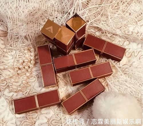  『平价』超喜欢的平价系口红：得鲜水润，卡拉泡泡顺滑，露华浓是老网红了