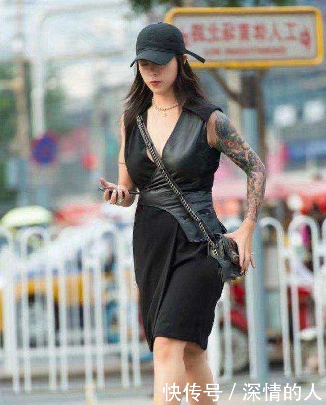『 美女』吊带裙的穿搭,潮流范十足!,美女街拍:身材丰腴的大姐姐